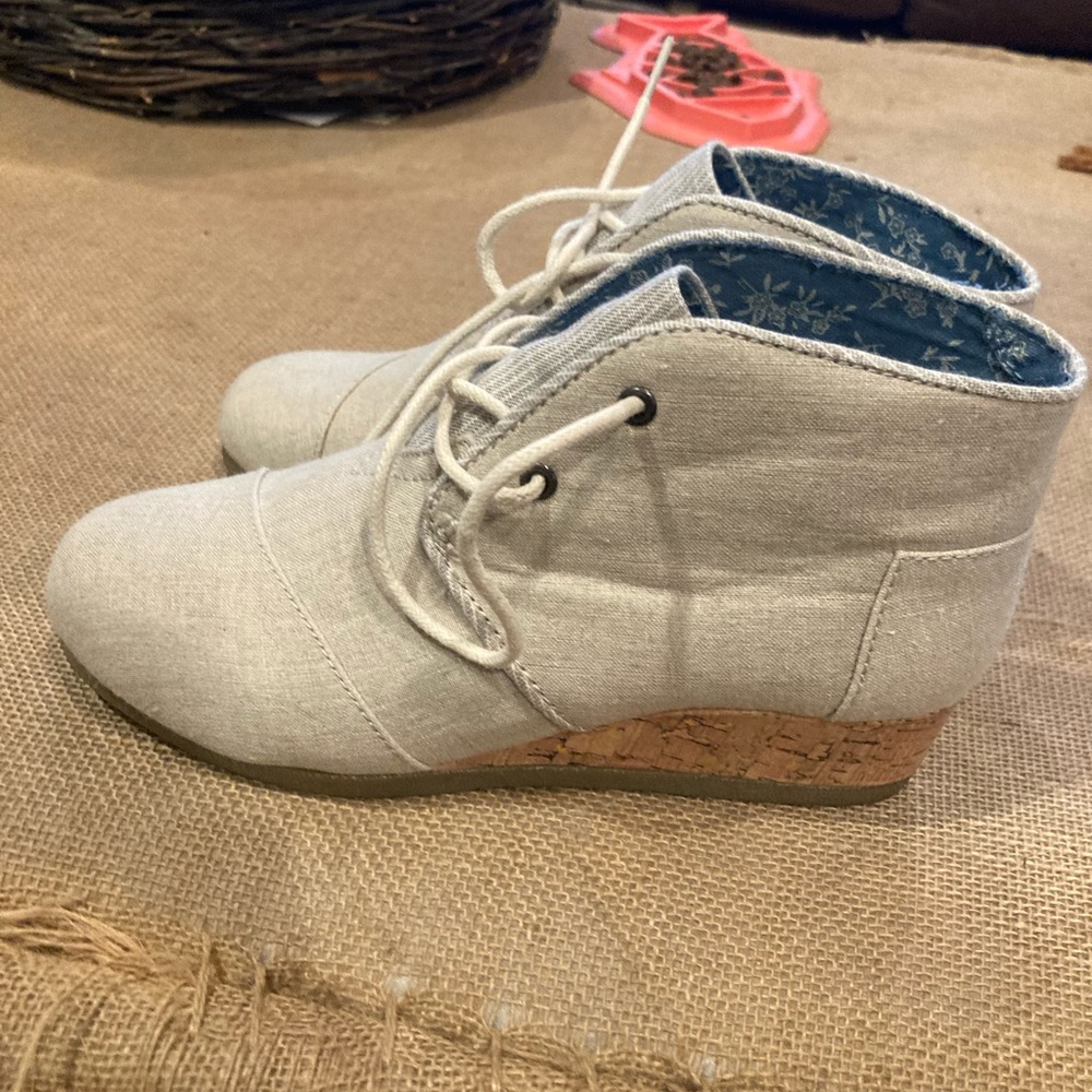 Awesome Toms shoes